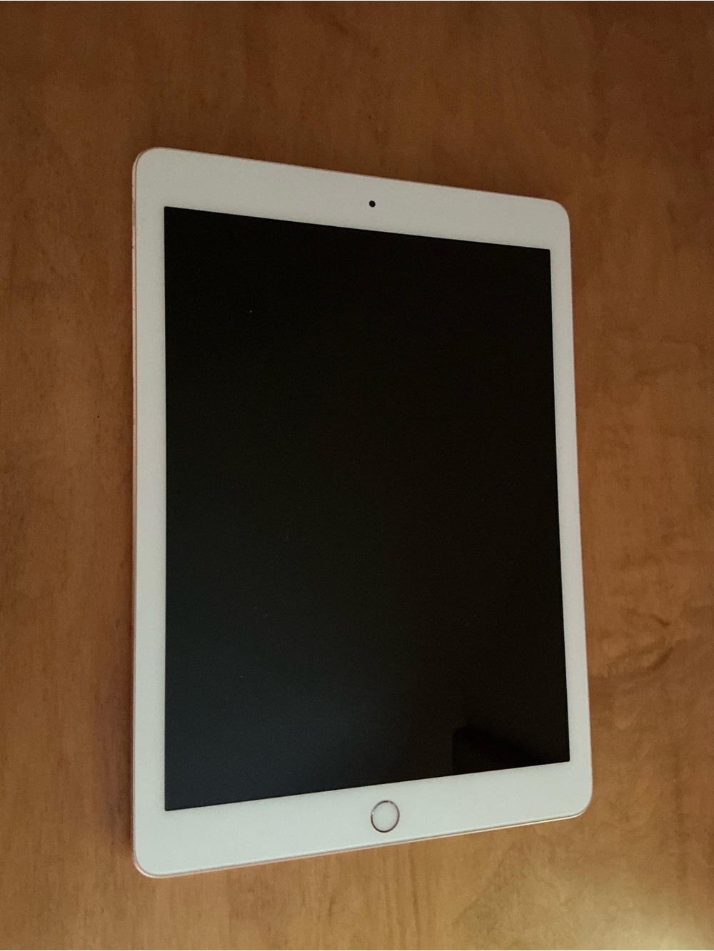 Apple iPad (32GB) Rose Gold, Wifi - Picture 2 of 3